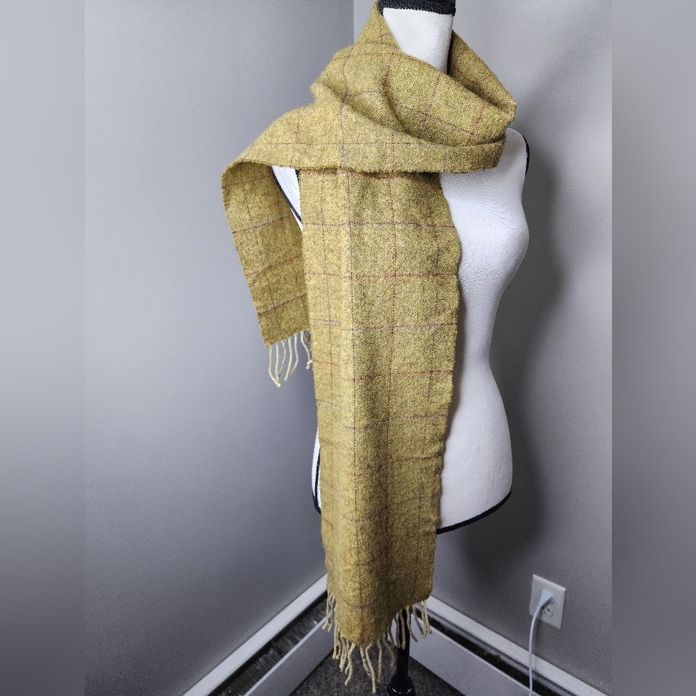 EUC Barbour 100% Lambswool Scarf